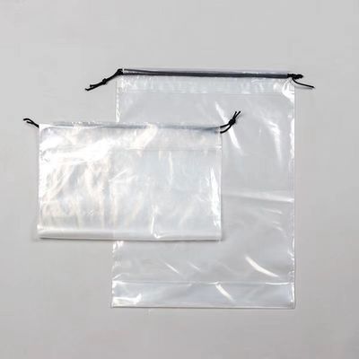 Confezione di abbigliamento personalizzato con borsa in PE a corda e tasca in plastica trasparente