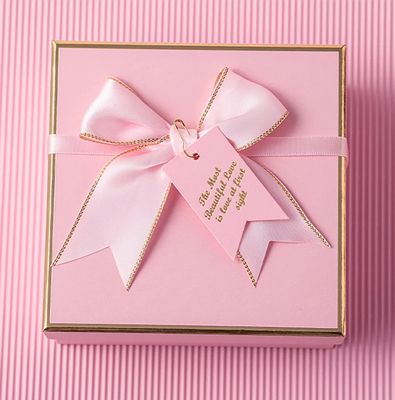 Scatola di imballaggio regalo personalizzato con logo d'oro per t-shirt abbigliamento e foulard