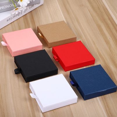 Scatola di gioielli personalizzata con cassetto di lusso e design raffinato