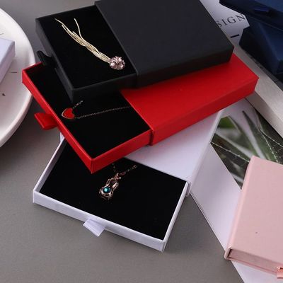 Scatola di gioielli personalizzata con cassetto di lusso e design raffinato