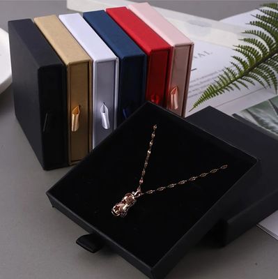Scatola di gioielli personalizzata con cassetto di lusso e design raffinato