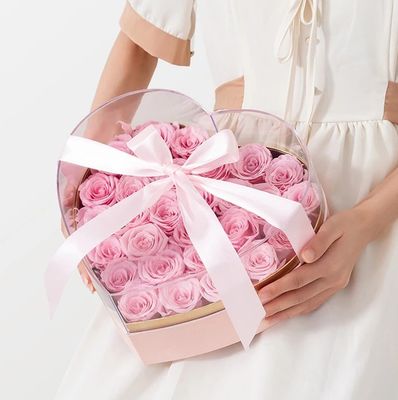 Scatola di rose personalizzata per San Valentino con logo e nastro stampato in diverse forme