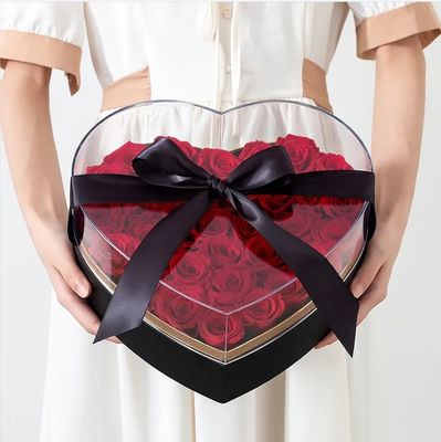 Scatola di rose personalizzata per San Valentino con logo e nastro stampato in diverse forme