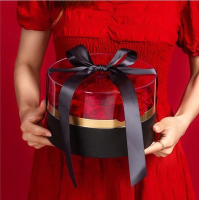 Scatola di rose personalizzata per San Valentino con logo e nastro stampato in diverse forme