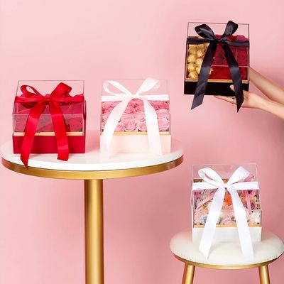 Giorno di San Valentino e Giorno della mamma regalo in forma di cuore con scatole rigide