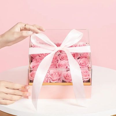 Giorno di San Valentino e Giorno della mamma regalo in forma di cuore con scatole rigide
