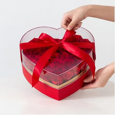 Giorno di San Valentino e Giorno della mamma regalo in forma di cuore con scatole rigide