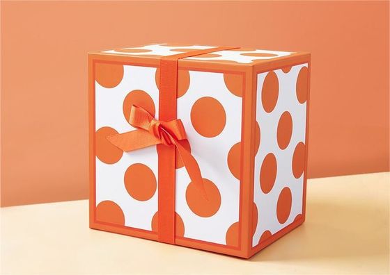 Scatola regalo a forma di quadrato di lusso con copertina di caramelle e stampa di fiori