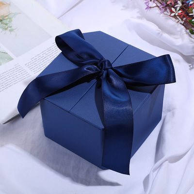 Scatola regalo per gioielli di lusso con chiusura magnetica e nastro nero