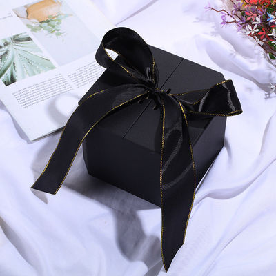 Scatola regalo per gioielli di lusso con chiusura magnetica e nastro nero