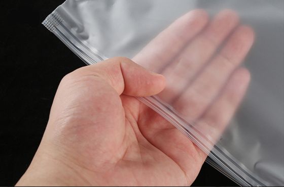 LDPE CPE/EVA/PVC Eco-friendly Zip Lock Clothing Plastic Zipper Bag con foro di ventilazione